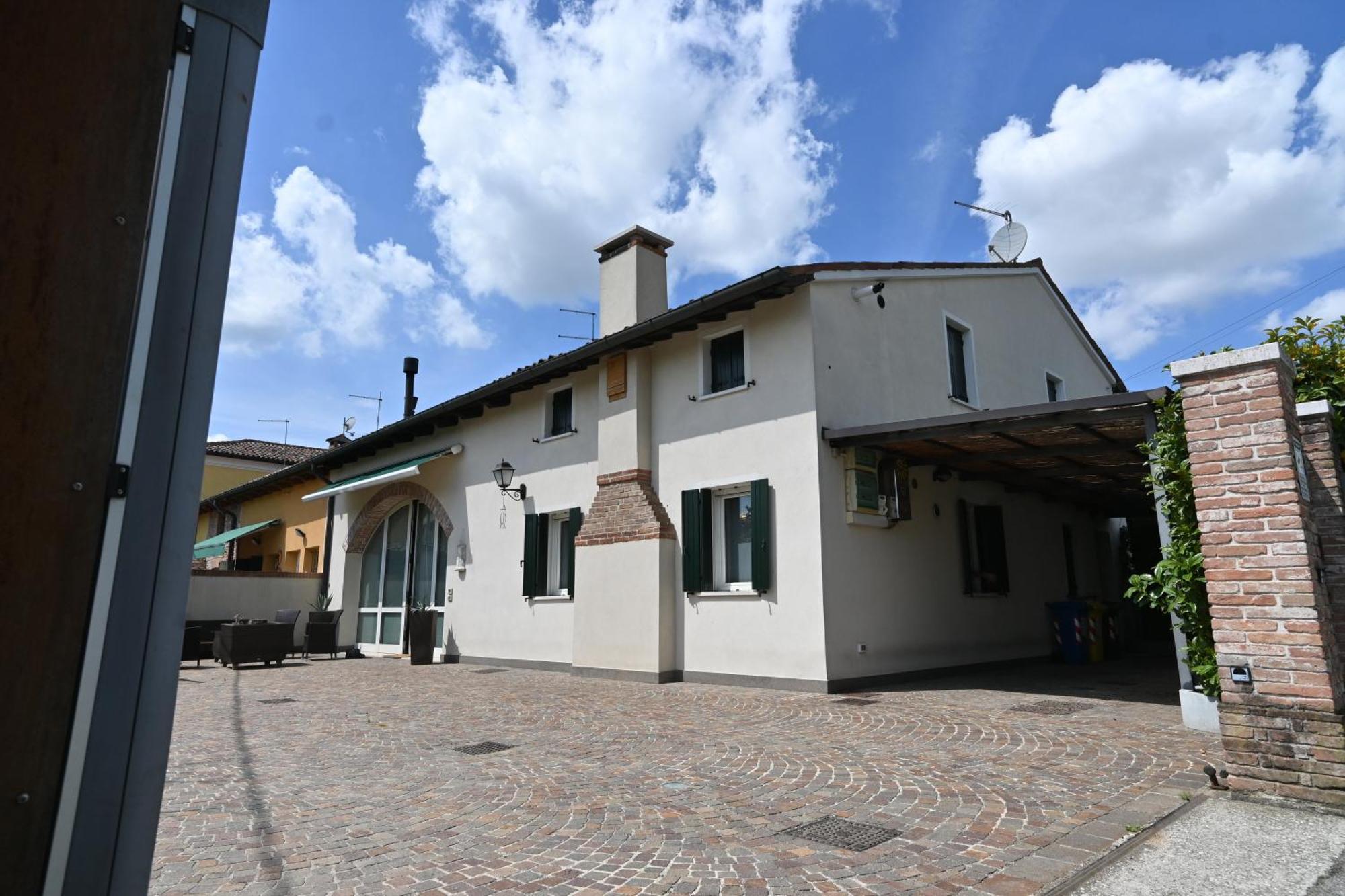 Ca Centosa Artistic House Villa Storica Ristrutturata Con Patio E Giardino Cittadella Esterno foto